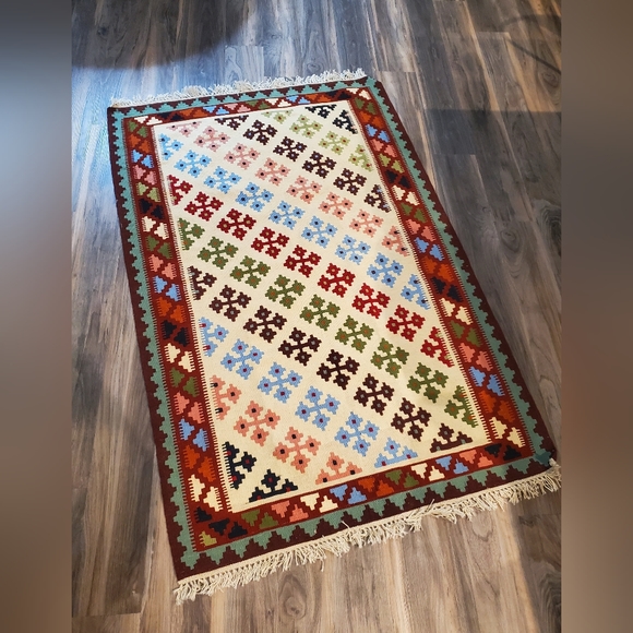 Persian Kilim Carpet - Picture 1 of 5